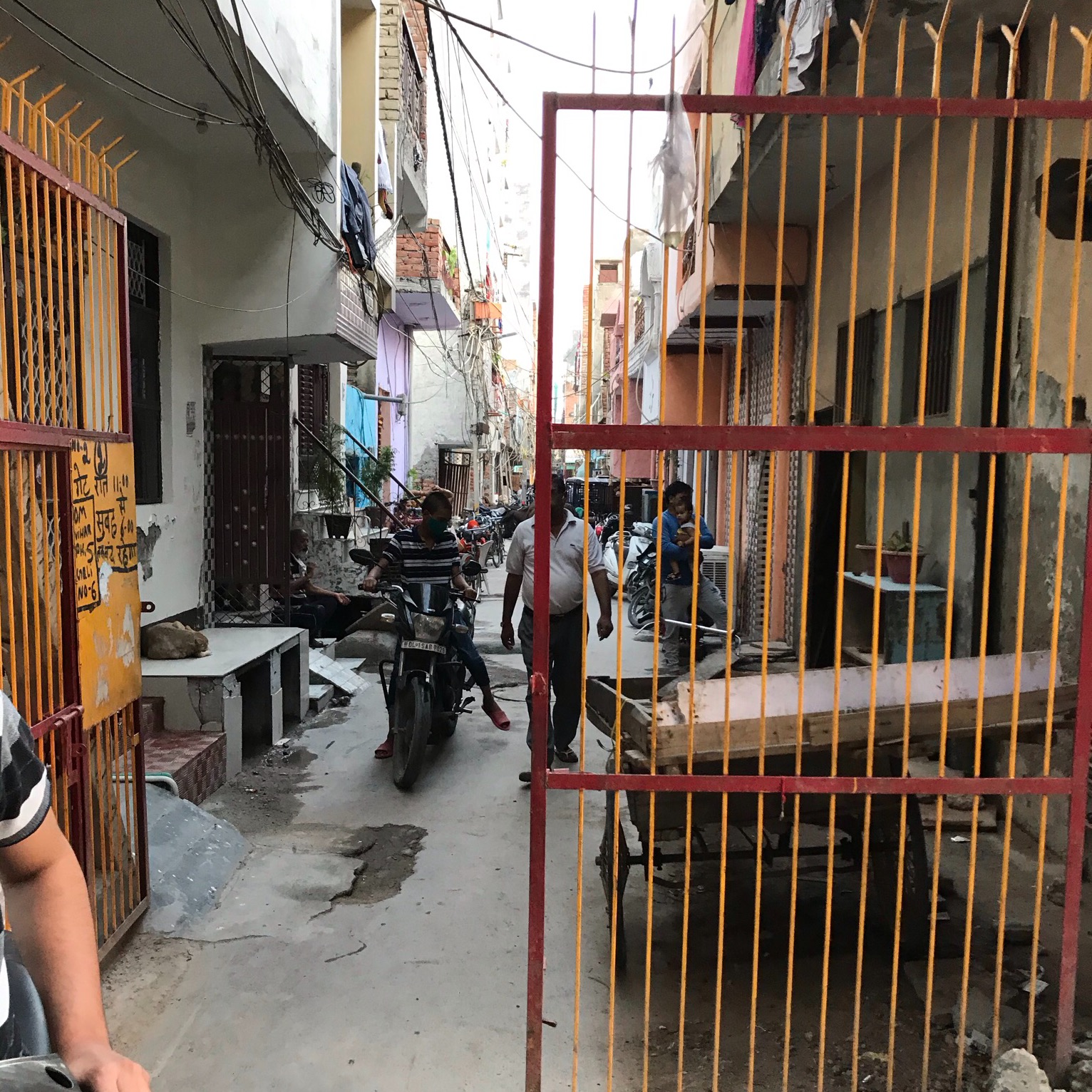 Resale 3 Bedroom 900 Sq.Ft. Builder Floor in Uttam Nagar Delhi 4344557