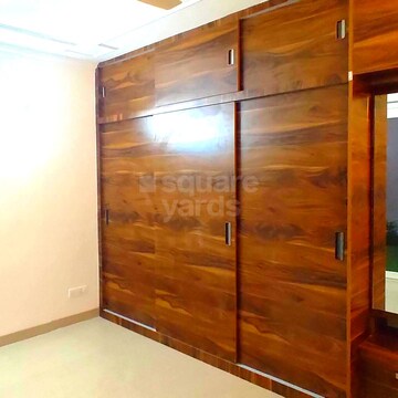 Room in 4 BHK Apartment at Emaar Emerald Floors Premier, Sector 65 – for Rent