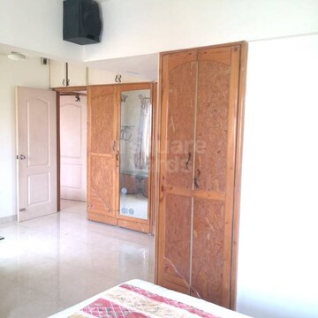Bedroom in 3 BHK Apartment at Andheri West – for Rent