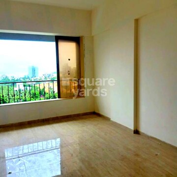 Room in 2 BHK Apartment at Yari Road – for Sale