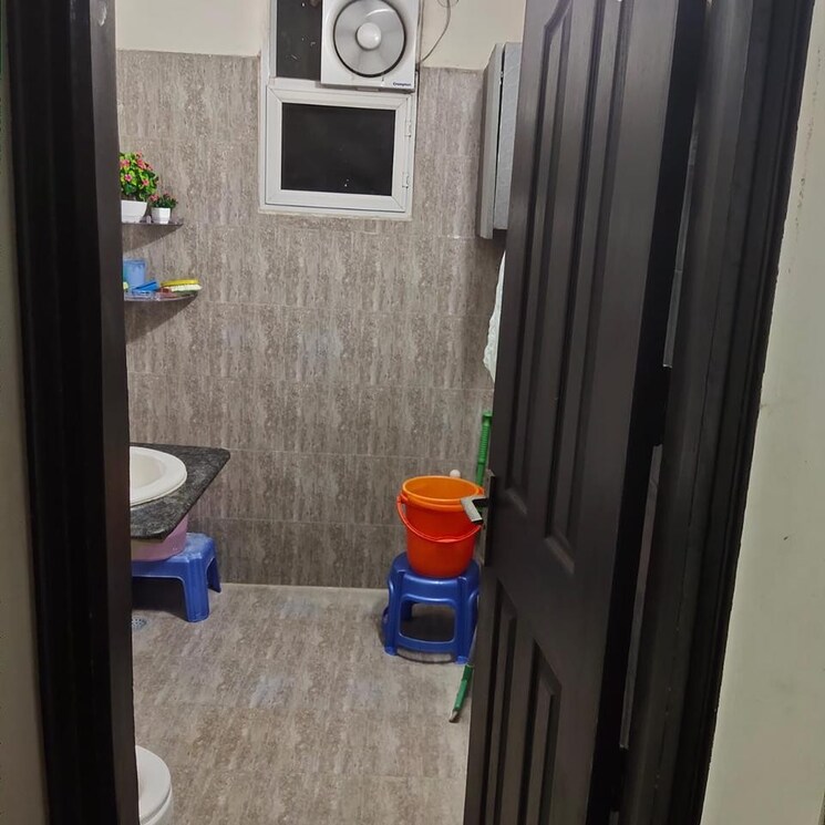 Bathroom, h-r-buildcon-elite-homz 2.5 Bedroom 1295 Sq.Ft. Apartment In Sector 77 Noida 2733290