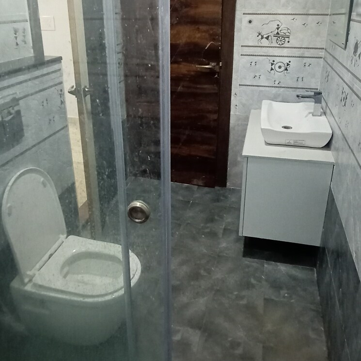 Bathroom, lokhandwala-complex 2 Bedroom 740 Sq.Ft. Apartment In Andheri West Mumbai 2735747