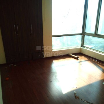 Room in 2 BHK Apartment at Pioneer Park Phase 1, Sector 61 – for Rent