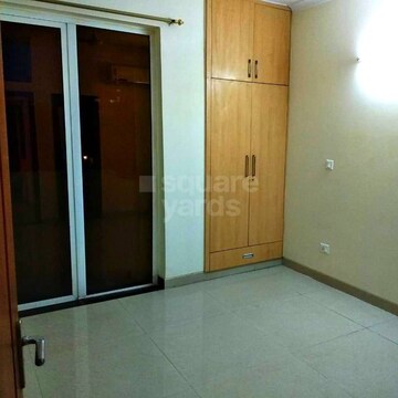 Room in 3 BHK Apartment at Ansal API Esencia, Sector 67 – for Rent