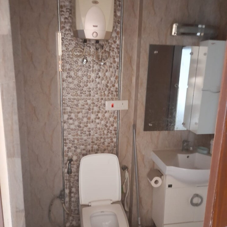 Bathroom, rwa-jalvayu-vihar 2 Bedroom 1250 Sq.Ft. Apartment In Sector 25 Noida 2760116