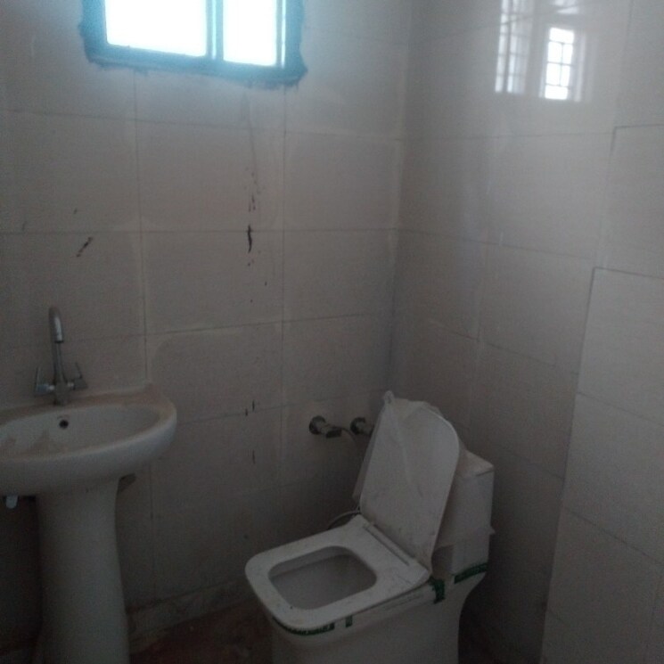 Bathroom, west-kamal-vihar-rwa 2 Bedroom 75 Sq.Yd. Builder Floor In Burari Delhi 2762111
