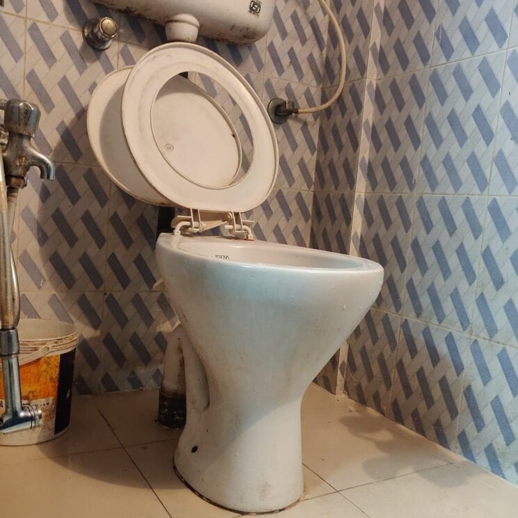 Bathroom, shiv-sagar-chs-ltd 1 Bedroom 225 Sq.Ft. Apartment In Andheri East Mumbai 1666708