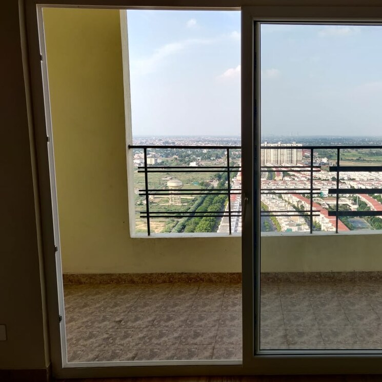 Room, paramount-golfforeste Studio 435 Sq.Ft. Apartment In Zeta I Greater Noida Greater Noida 2799436