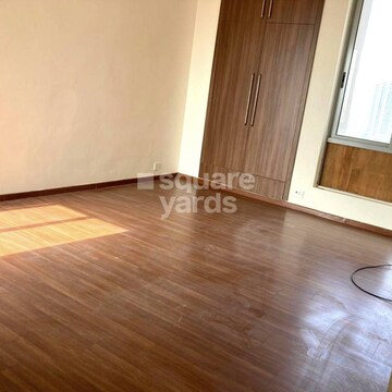 Room in 2 BHK Apartment at Pioneer Park Phase 1, Sector 61 – for Rent