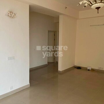 Room in 2 BHK Apartment at Pioneer Park Phase 1, Sector 61 – for Rent