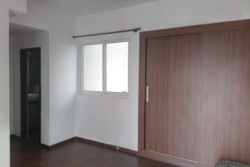 Room in 3 BHK Apartment at Paras Irene, Sector 70a – for Rent