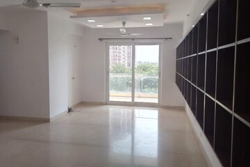 Room in 3 BHK Apartment at Paras Irene, Sector 70a – for Rent