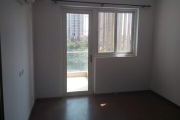 Room in 2 BHK Apartment at Paras Irene, Sector 70a – for Rent
