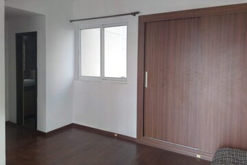 Room in 2 BHK Apartment at Paras Irene, Sector 70a – for Rent
