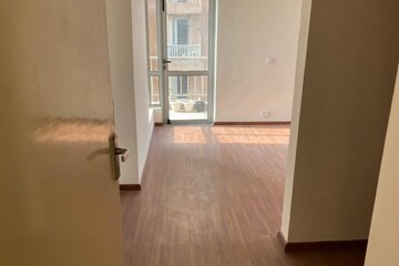 Room in 2 BHK Apartment at Pioneer Park Phase 1, Sector 61 – for Rent