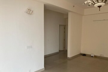 Room in 2 BHK Apartment at Pioneer Park Phase 1, Sector 61 – for Rent