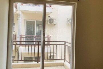 Room in 3 BHK Builder Floor at Bptp Astaire GardeN-Monet Floors, Sector 70a – for Rent