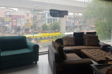   Showroom at Nangloi – for Rent