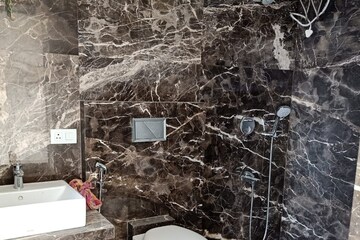 Attached Bathroom in 5 BHK Apartment at Bharat Skyvistas, Andheri West – for Sale