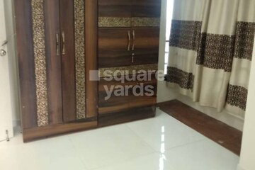 Bedroom in 5 BHK Apartment at Oberoi Realty Springs, Andheri West – for Rent