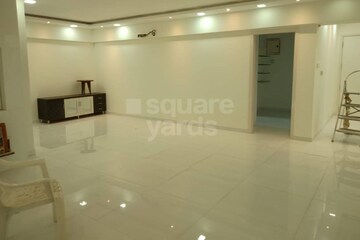 Room in 5 BHK Apartment at Oberoi Realty Springs, Andheri West – for Sale