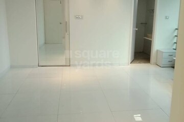 Room in 5 BHK Apartment at Oberoi Realty Springs, Andheri West – for Sale