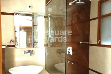 Bathroom in 3 BHK Builder Floor at Ansal Esencia - Amara Villas, Sector 67 – for Rent