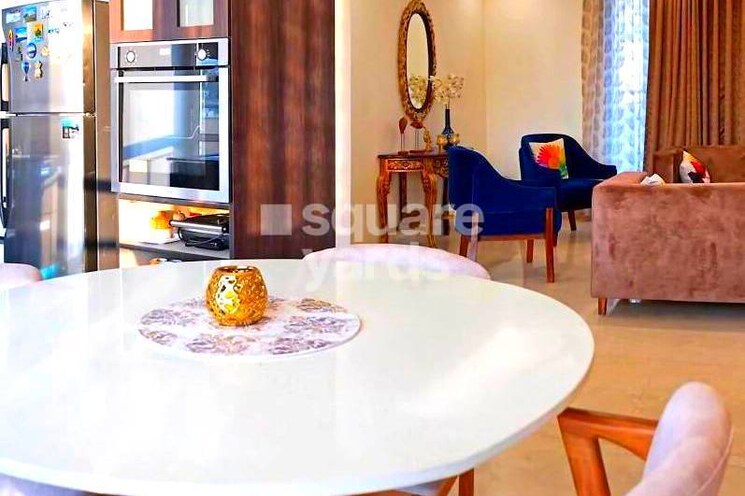 Living Room, ansal-esencia-sovereign-floors 3 Bedroom 1800 Sq.Ft. Apartment In Sector 67 Gurgaon 3083457