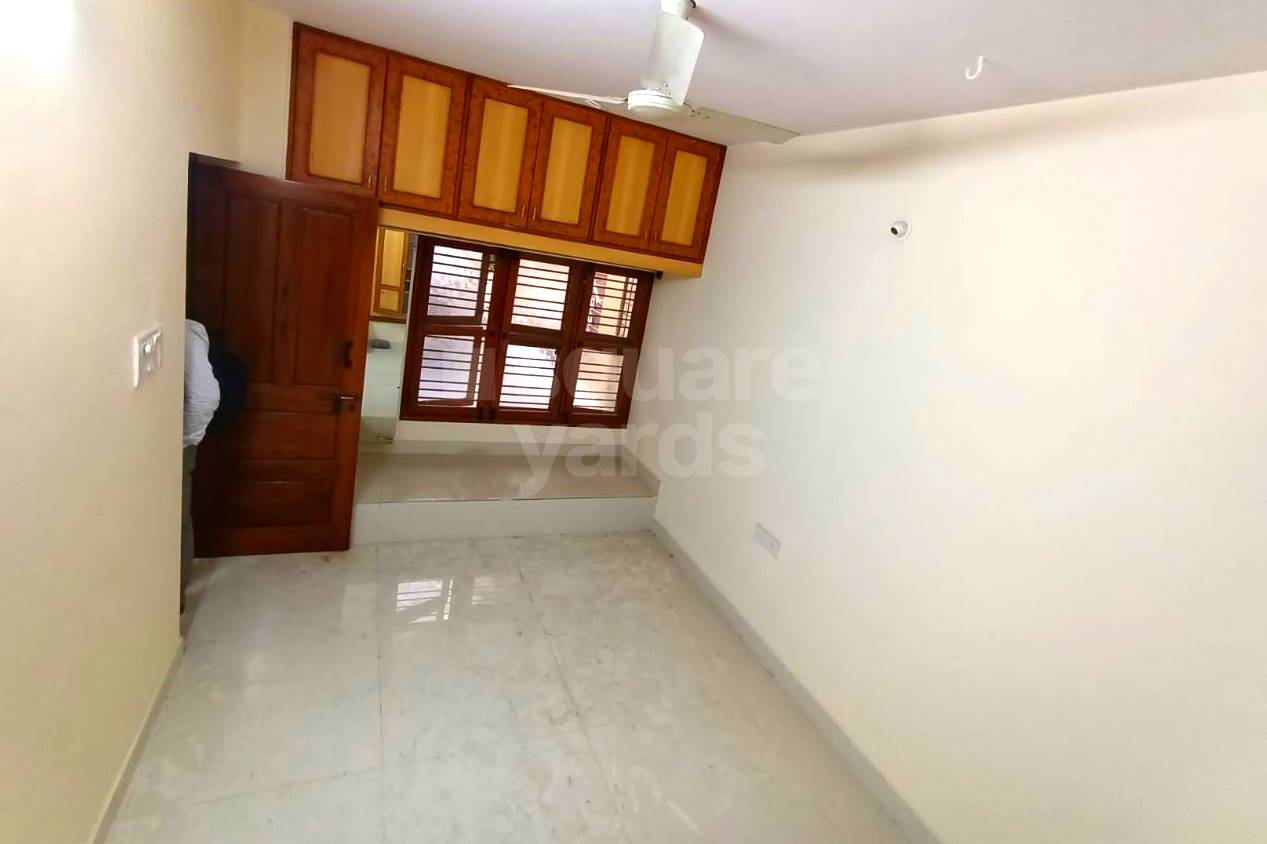 Rental Studio 900 Sq.Ft. Apartment in Sreeraj Apartments, Mahalakshmi