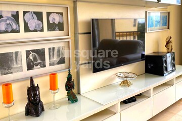 Room in 3 BHK Apartment at Raheja Park Plaza, Andheri East – for Rent