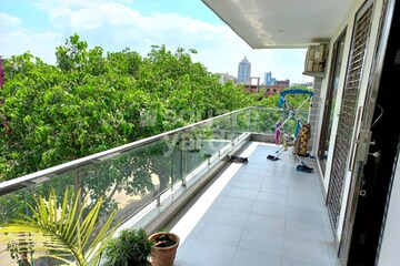 Balcony in 3 BHK Builder Floor at Sector 15 ii – for Rent