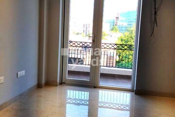 Room in 3 BHK Builder Floor at Sector 15 – for Rent