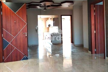 Room in 3 BHK Builder Floor at Sector 15 – for Rent