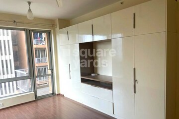 Room in 2 BHK Apartment at Pioneer Park Phase 1, Sector 61 – for Rent