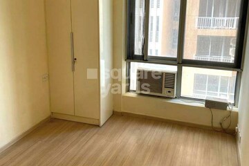 Room in 2 BHK Apartment at Pioneer Park Phase 1, Sector 61 – for Rent