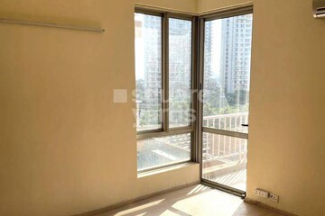 Room in 2 BHK Apartment at Pioneer Park Phase 1, Sector 61 – for Rent