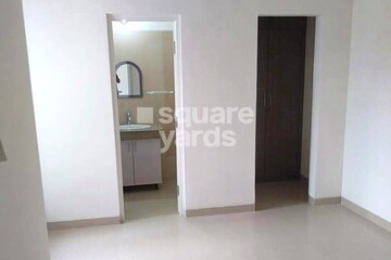 Room in 2 BHK Apartment at Emaar Emerald Estate, Sector 65 – for Rent