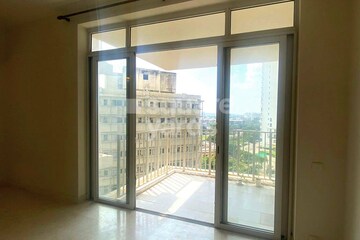 Room in 2 BHK Apartment at M3M Escala, Sector 70a – for Rent