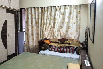 Bedroom in 2.5 BHK Apartment at Kalpataru Aura, Ghatkopar West – for Rent