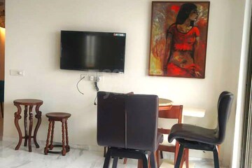 Room in 3 BHK Apartment at Dhoot Time Residency, Sector 63 – for Rent