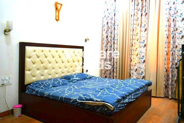 Bedroom in 3 BHK Builder Floor at Ansal Esencia - Amara Villas, Sector 67 – for Rent