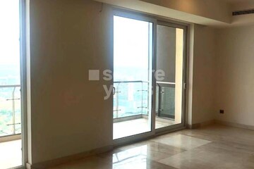 Room in 3 BHK Apartment at Mahindra Luminare, Sector 59 – for Rent