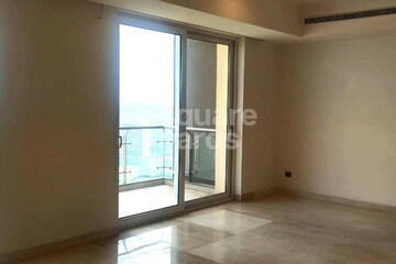 Room in 3 BHK Apartment at Mahindra Luminare, Sector 59 – for Rent