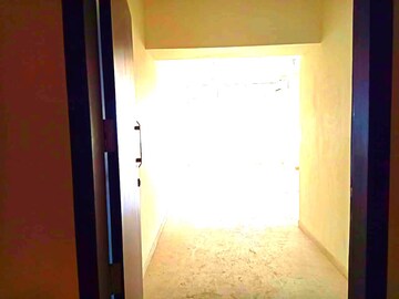 Room in 3 BHK Apartment at Bharat Skyvistas, Andheri West – for Rent