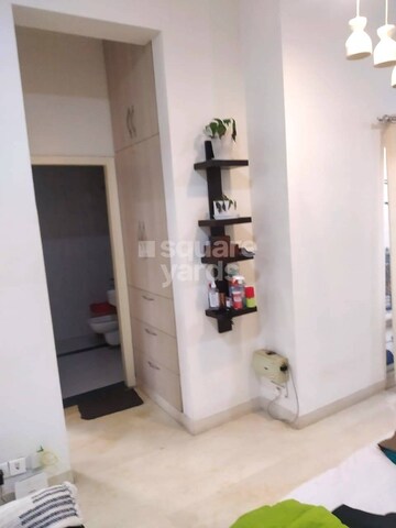 Room in 3 BHK Apartment at Sector 70a – for Sale