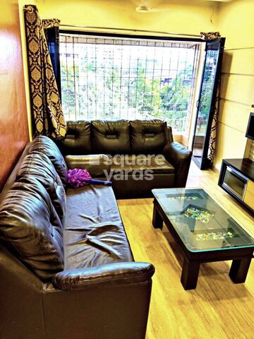 Room in 3 BHK Apartment at Andheri West – for Sale