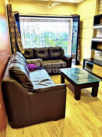 Room in 3 BHK Apartment at Andheri West – for Sale