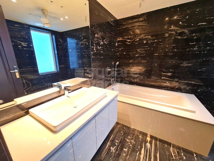 Attached Bathroom, rwa-safdarjung-enclave-block-a-1 4 Bedroom 300 Sq.Yd. Builder Floor In Safdarjung Development Area Delhi 3485653