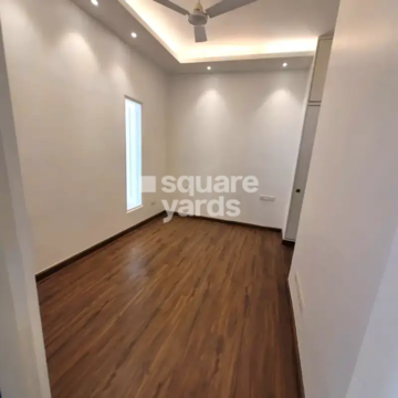 Room in 3 BHK Apartment at Emaar MGF The Palm Drive Villas, Sector 66 – for Rent