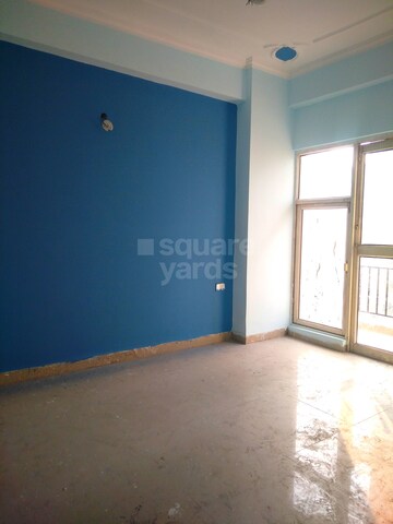 Room in 3 BHK Apartment at Gardenia Golf City, Sector 75 – for Rent